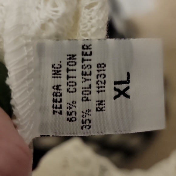 White Lace Blouse with Floral Details - Picture 4 of 4